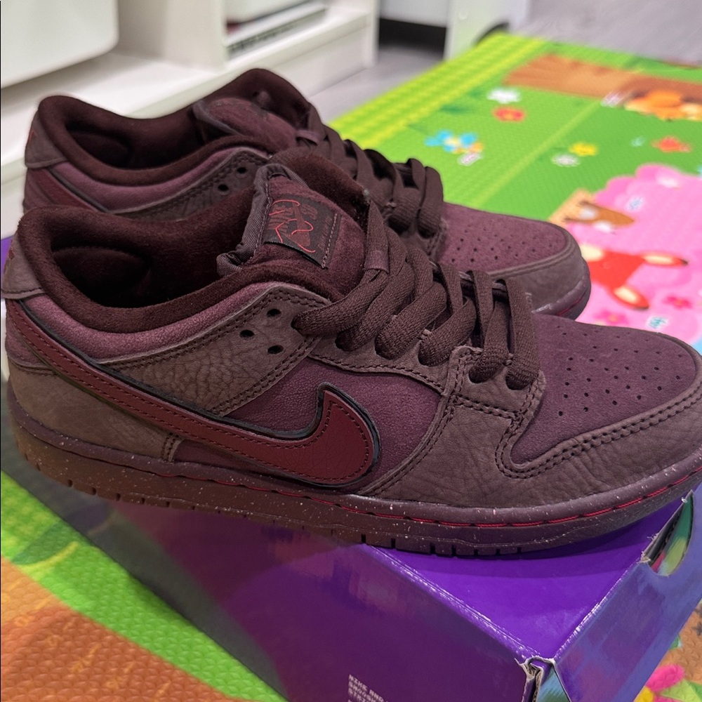 Nike SB Dunk Low “City of Love” Burgundy Sneakers